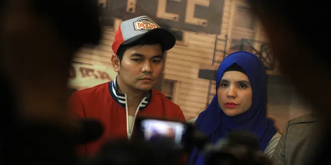 FOTO: Kronologi Istri Indra Bekti Jalani Operasi Mulut Rahim FOTO: Kronologi Istri Indra Bekti Jalani Operasi Mulut Rahim