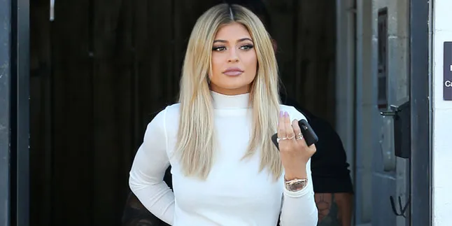 FOTO: Kylie Jenner 5 Tahun Yang Lalu, Masih 'Culun' & Beda Jauh!
