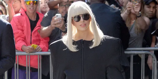 [Foto] Lady Gaga Pamer Bagian Vitalnya di Konser