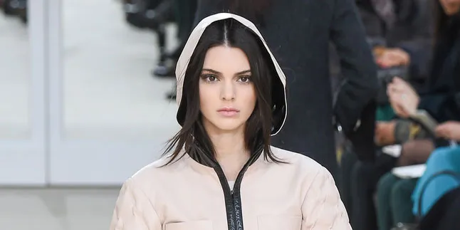 [FOTO] Lagi! Kendall Jenner Tertangkap Kamera Bareng Pebasket Ini
