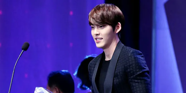 [FOTO] Lagi, Kim Woo Bin Gendong Bayi di Fan-Signing