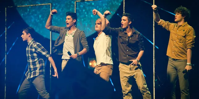 [Foto] Lagi, The Wanted Dilempar Bra Saat Konser!