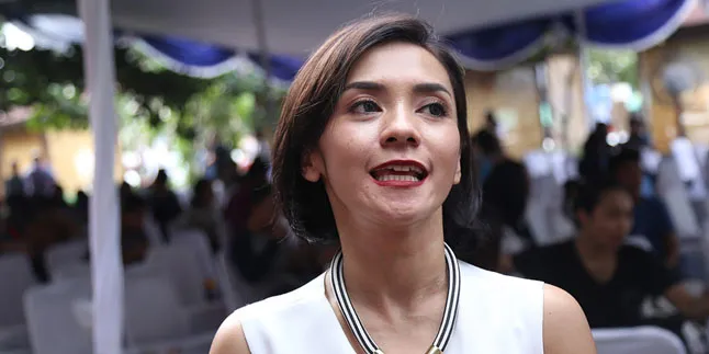 [FOTO] Lahirkan Anak Ketiga, Enno Lerian Alami Kontraksi 32 Jam