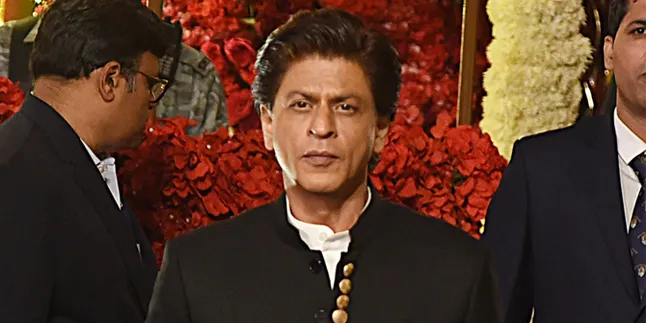 Foto Langka, Shahrukh Khan Selfie Bareng Jackie Chan dan Jean Claude Van Damme