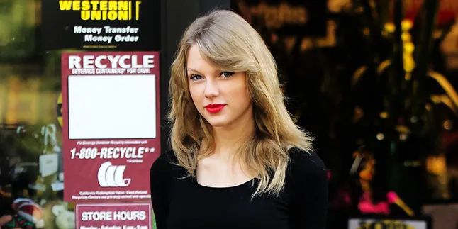 [Foto] Latihan, Taylor Swift Minta Saran Fansnya