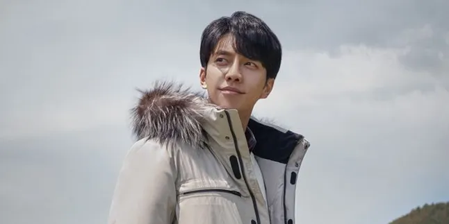 Foto Lee Seung Gi Saat di Bali, Cuci Kaki Aja Ganteng Banget