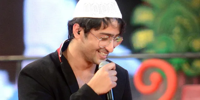 [Foto] Lelah, Shaheer Sheikh Ketiduran di Lokasi Syuting