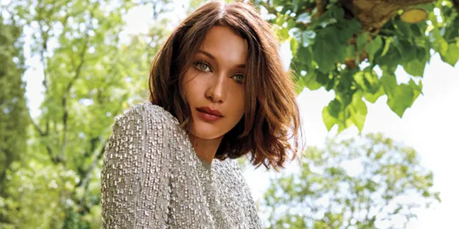 [FOTO] Lepas Dari The Weeknd, Bella Hadid Dicium Pria Ganteng Ini