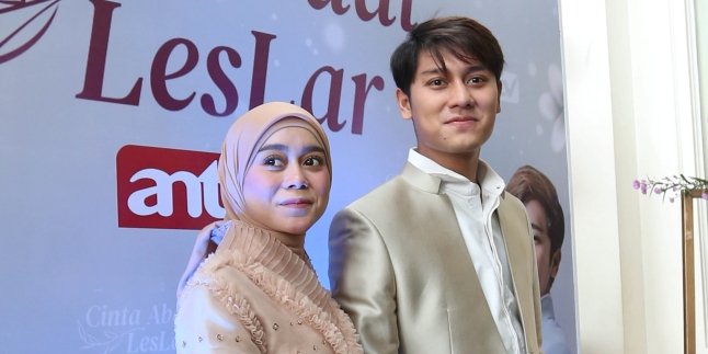 Lesti and Rizky Billar's Wedding Photos for the Marriage Certificate Revealed, Flooded with Prayers from Fans and Artists