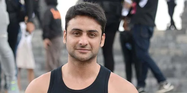 [Foto] Liburan Bareng Anak, Rohit Bhardwaj Super Bahagia