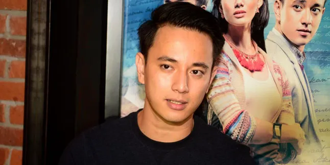 [FOTO] Liburan Bareng, Billy Davidson Mesra Dengan Pacar Baru