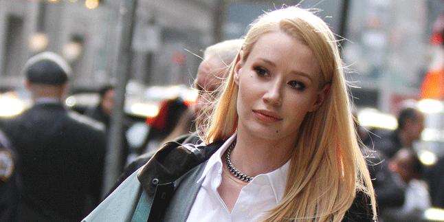 [FOTO] Liburan, Iggy Azalea Ciuman Dengan Mantan Khloe Kardashian