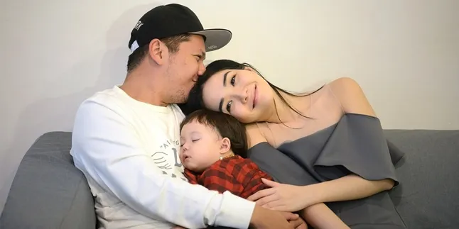 FOTO: Liburan ke Bali, Gading & Gisel Nikmati Dinner Romantis