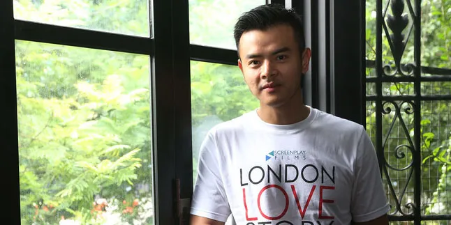 [FOTO] Liburan ke Eropa, Dion Wiyoko Lamar Sang Kekasih