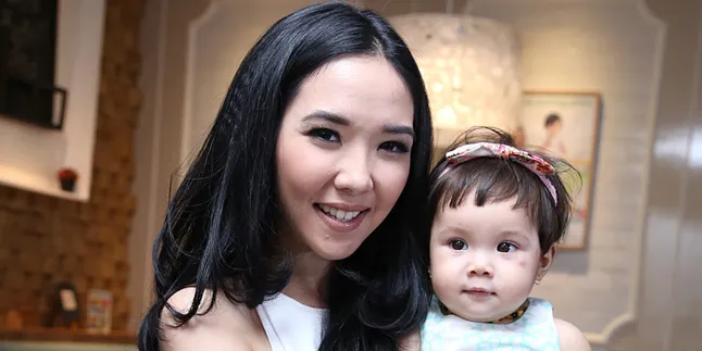 [Foto] Lucunya Masa Kecil Gisella Anastasia, Super Mirip Gempi!