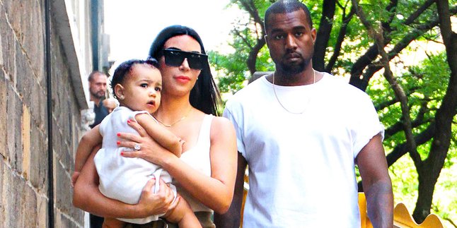 [Foto] Lucunya Putri Kanye West Saat di Studio Rekaman