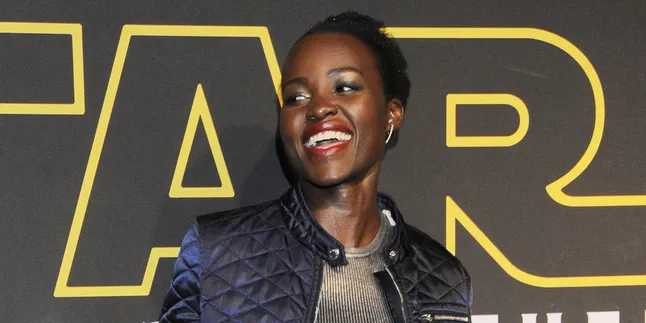 Foto: Lupita Nyong'o Jadi Ibu di Film Disney 'QUEEN OF KATWE'