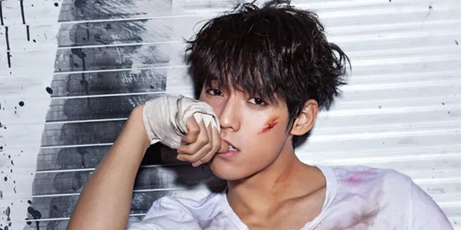 Foto Majalah, Minhyuk BTOB Pamer Perut Seksi Bak Cokelat