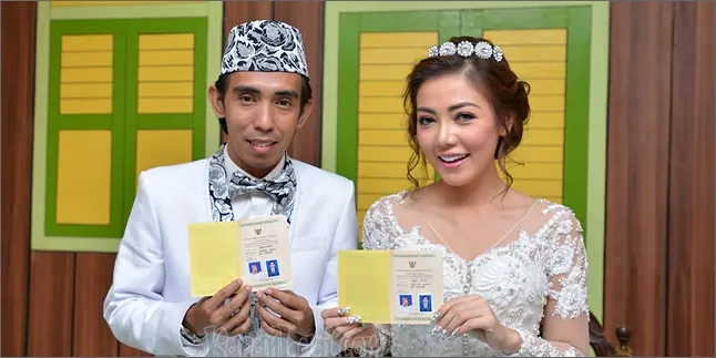 [Foto] Makan Siang Bareng Keluarga Suryono, Bella Shofie Cantik!