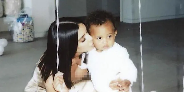 [FOTO] Makin Unyu, Saint West Putra Kim Kardashian Mirip Kakaknya
