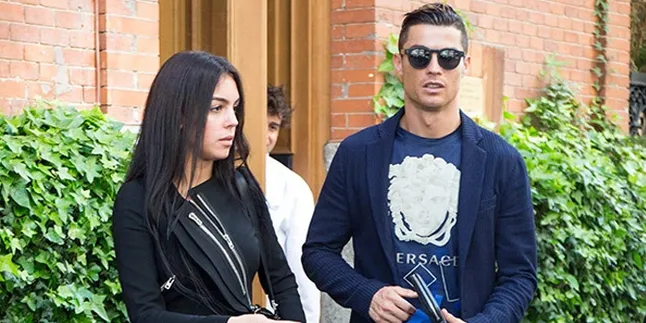 [FOTO] Manisnya Momen Kebersamaan Cristiano Ronaldo Bareng Pacar & 3 Anaknya