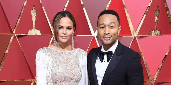 [FOTO] Manisnya Quality Time Keluarga Chrissy Teigen & John Legend