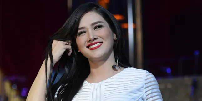 Foto Masa Kecil Mulan Jameela, Bukti Sudah Cantik Sedari Dulu