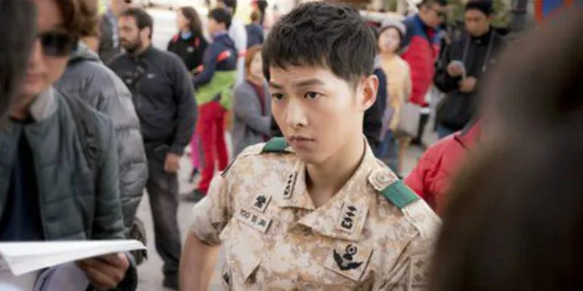 Foto Masa Kuliah Song Joong Ki Kembali Curi Perhatian, Cute Abis Foto Masa Kuliah Song Joong Ki Kembali Curi Perhatian, Cute Abis