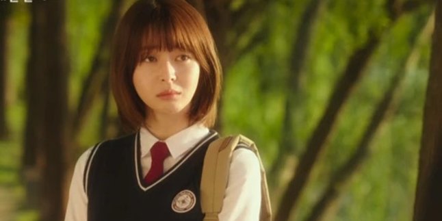 Photos from Junior High School Circulate, Kwon Nara is Said to Look Different and Suspected of Having Plastic Surgery