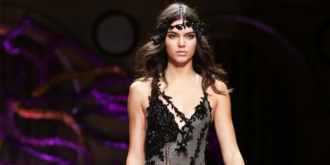 [FOTO] Mendadak Berambut Pendek, Kendall Jenner Bikin Pangling!