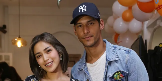 Foto Mesra Jessica Iskandar dan Richard Kyle di Bali, Hasil Jepretan El Barrack Foto Mesra Jessica Iskandar dan Richard Kyle di Bali, Hasil Jepretan El Barrack