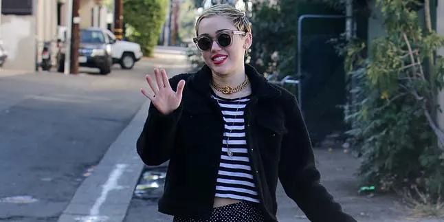 [FOTO] Miley Cyrus Sebut Taylor Swift Pecinta Sesama Jenis