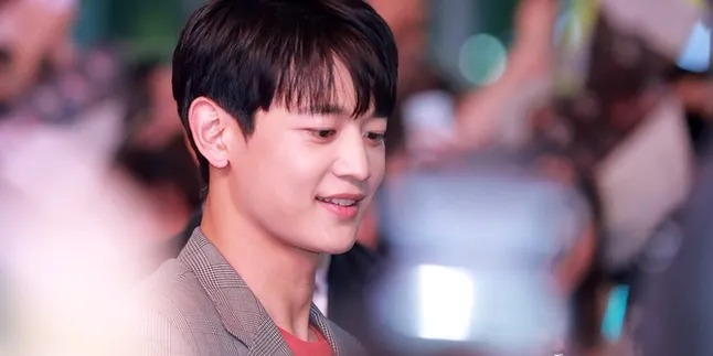 Foto Minho SHINee Saat Wamil Resmi Dirilis, Bawa Senjata dan Ganteng Banget!