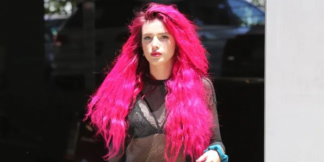 [FOTO] Muncul Tanpa Makeup, Bella Thorne Pamer Wajah Aslinya