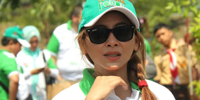 [Foto] Nadia Vega dan Rambut Cokelatnya