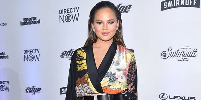[FOTO] Nekat Pakai Bodysuit, Chrissy Teigen Pamer Baby Bump di Instagram