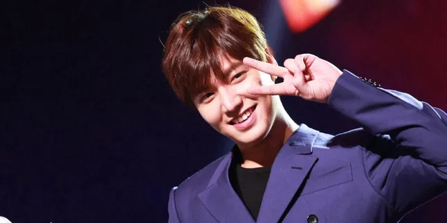 [FOTO] Nggak Boleh Iri! Fans Ini Sukses Selfie Bareng Lee Min Ho