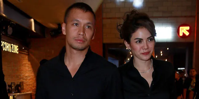 [FOTO] Nikita Mirzani Posting Selfie Manis Bareng Samuel Rizal