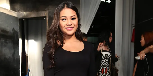 [FOTO] OMG, Aurel Secantik Boneka Barbie Pakai Dress Ini!