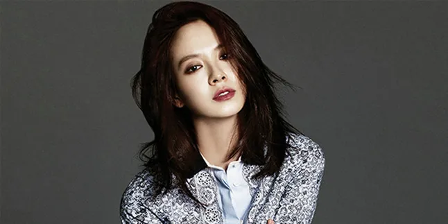 [FOTO] Pakai Baju Transparan, Bra Song Ji Hyo Tertangkap Kamera