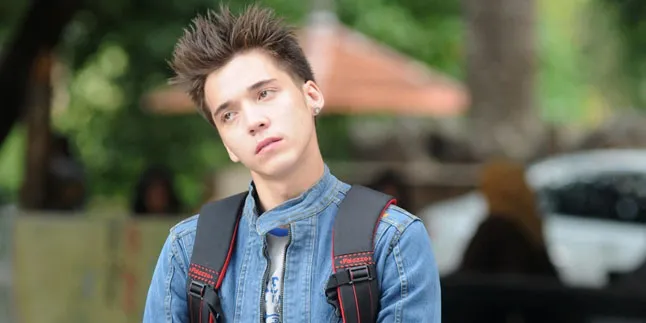 [FOTO] Pakai Busana Muslim, Stefan William Makin Teduhkan Hati