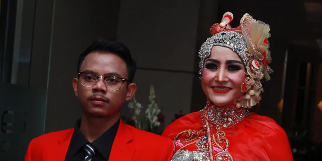 FOTO: Pakai Cadar, Cynthiara Alona Tulis Pesan Inspiratif