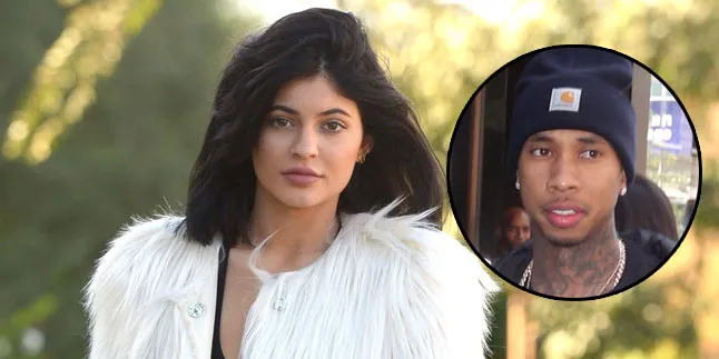 [FOTO] Pakai Cincin Berlian di Jari Manis, Kylie Jenner Tunangan?