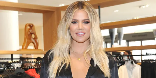 [FOTO] Pakai Dress Ketat, Baby Bump Khloe Kardashian Makin Besar