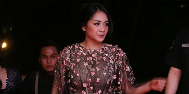 [Foto] Dress Transparan Nagita Slavina, Seksi Tapi Tetap Berkelas