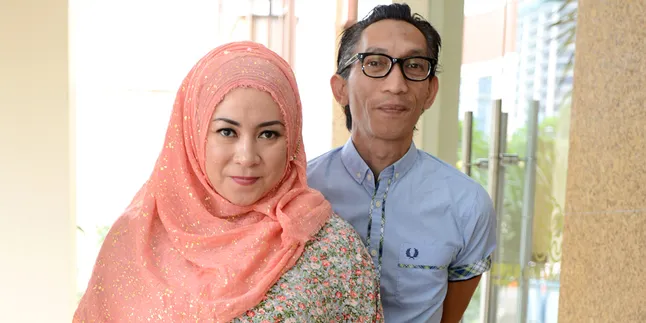 [FOTO] Pakai Hijab Super Unik, Melly Goeslaw Makin Cantik