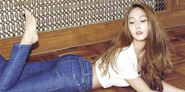 FOTO: Pakai Mini Dress, Pesona Jessica Jung Lovely Banget