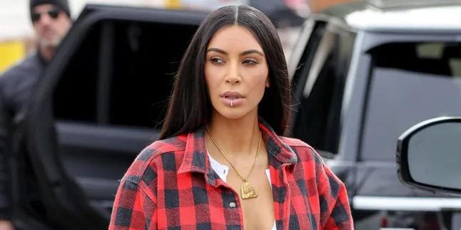 [FOTO] Pamer Abs Killer, Body Kim Kardashian Makin Langsing
