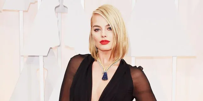 [FOTO] Pamer Cincin, Margot Robbie Konfirmasi Kabar Pernikahannya