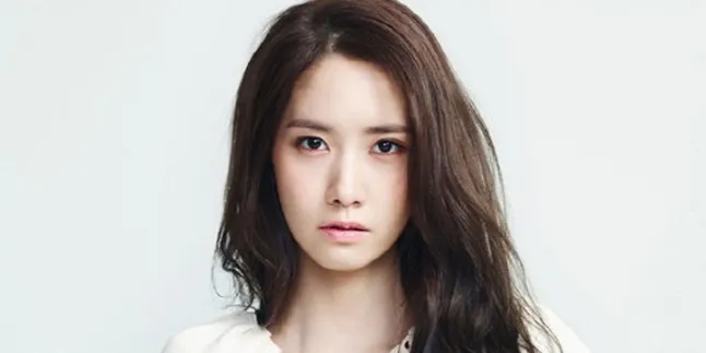 [FOTO] Pamer Punggung, YoonA SNSD Tampak Super Kurus?